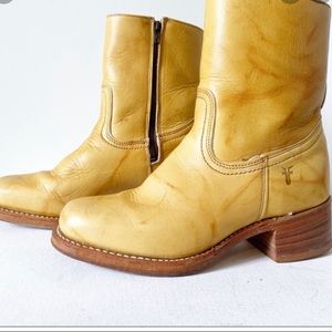 ISO!!! Frye Campus Boot Short in size 8 or 39 ❤️